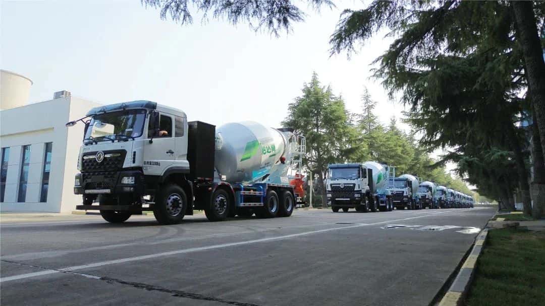 馭風(fēng)而行，中集車輛15臺(tái)新能源攪拌車駛?cè)牒?，繪就荊楚生態(tài)長(zhǎng)卷