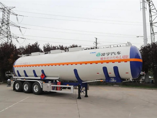 中集凌宇新款鋁合金易燃液體運(yùn)輸車來了！